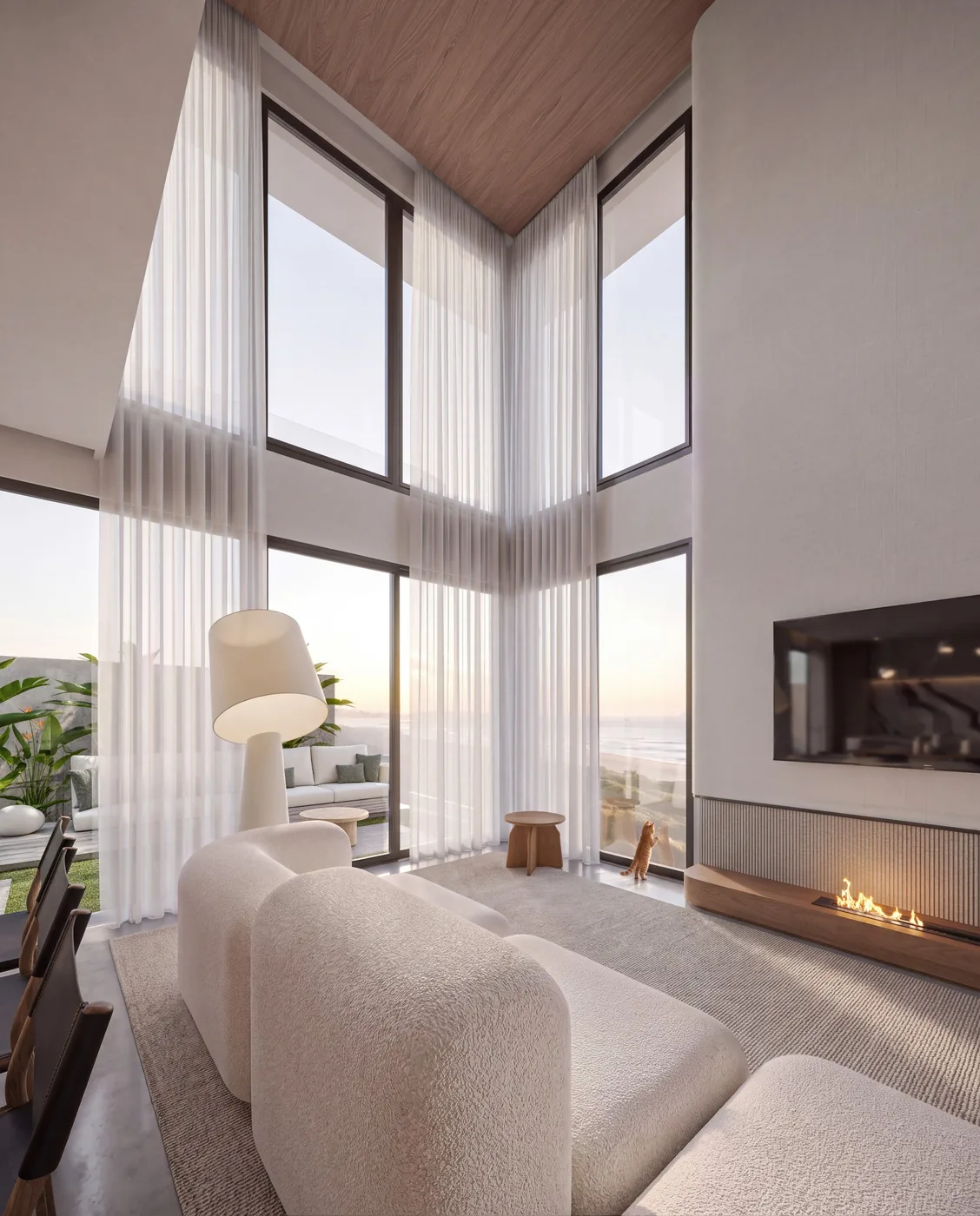 Living de pé-direito duplo com lareira, cortinas altas e sofá bouclé creme